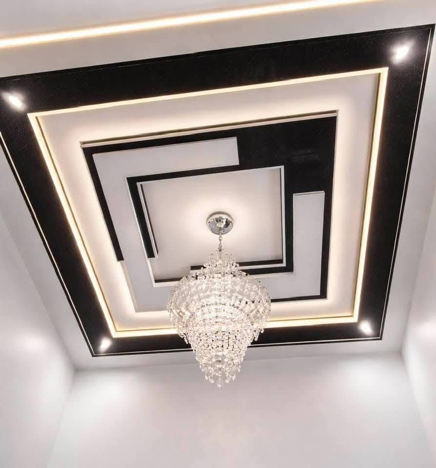 Plafon drop ceiling hitam putih dengan lampu kristal